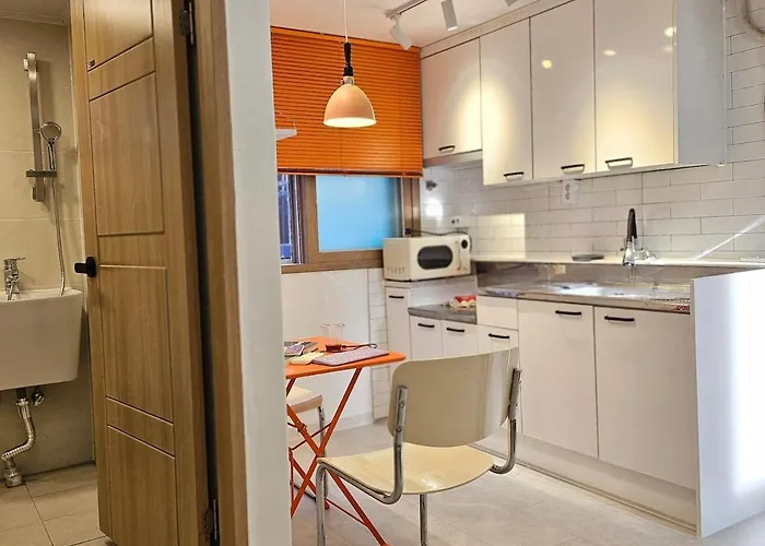 Jj Nest 2f, Full Of Sunlight, 3 Minutes To The Subway 아파트 *