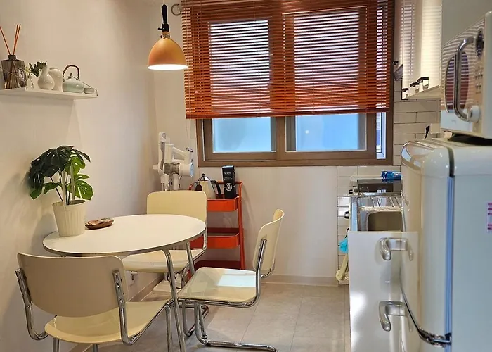 Jj Nest 2f, Full Of Sunlight, 3 Minutes To The Subway 아파트
